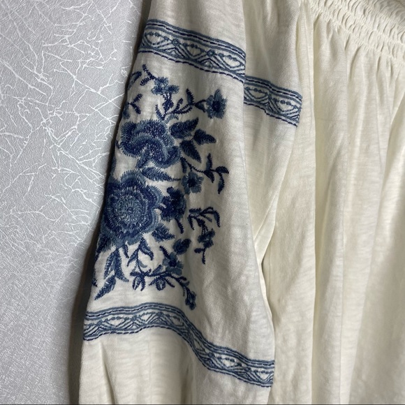 American Eagle Embroidered Off Shoulder Cropped Top Size XS - Picture 6 of 6